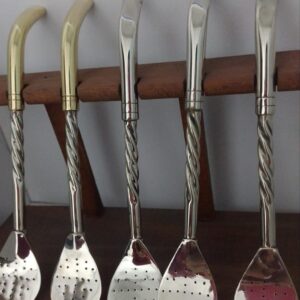 Bombilla de pala uruguaya, Pico de loro Cincelada.