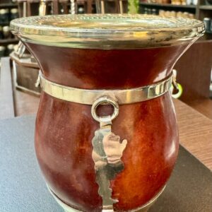 Mate Criollo Correntino con Virola cincelada, base, dije y lazos de alpaca en calabaza