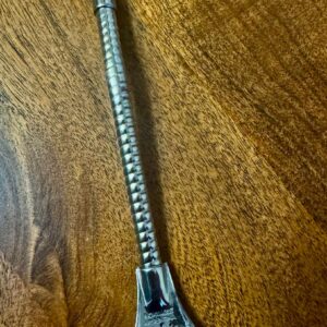 Bombilla Pico semi curvo de acero inoxidable cincelada 17.5x7 Pala mediana