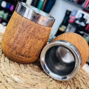 Mate Noble, Madera con interior de acero.