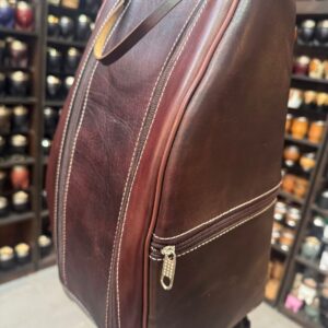 Bolso Oval Mochila Matero de cuero vacuno color Borravino